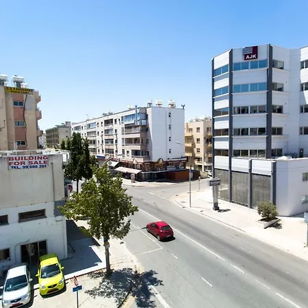 Lägenhet Laila's Huge Family Larnaca